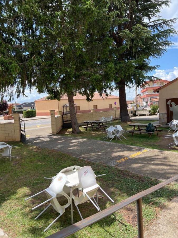 Albergue Municipal Hostel San Martin del Camino Exterior photo