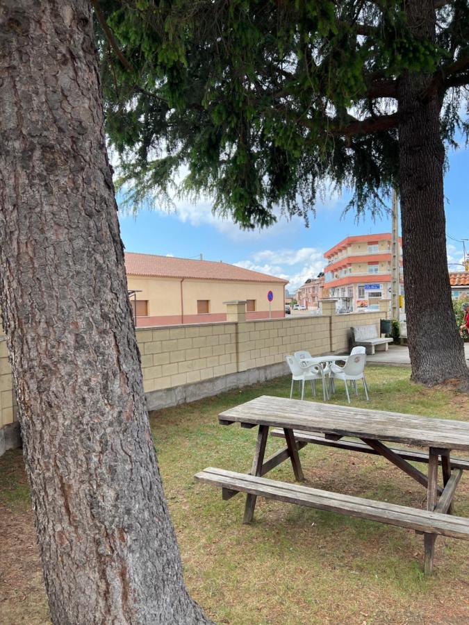 Albergue Municipal Hostel San Martin del Camino Exterior photo